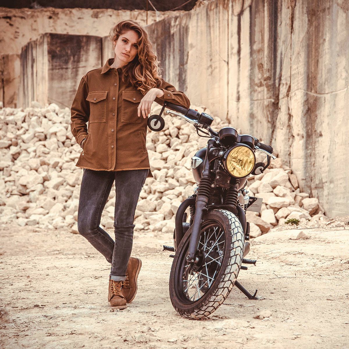 WILDUST｜アーマリス モト ジャケット｜ファブリック｜ダークキャメル｜モデル着用