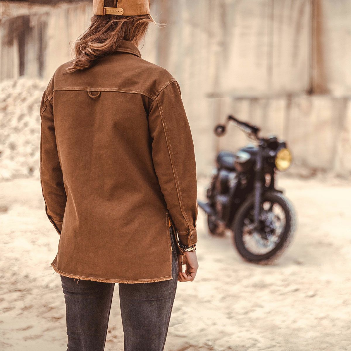 WILDUST｜アーマリス モト ジャケット｜ファブリック｜ダークキャメル｜モデル着用