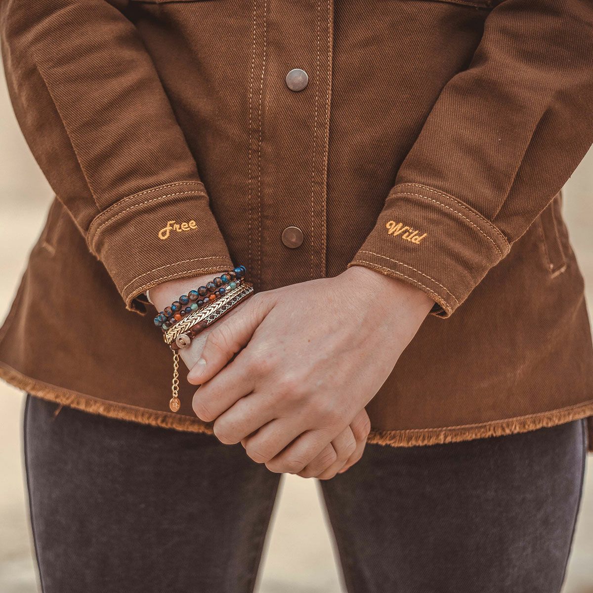 WILDUST｜アーマリス モト ジャケット｜ファブリック｜ダークキャメル｜モデル着用