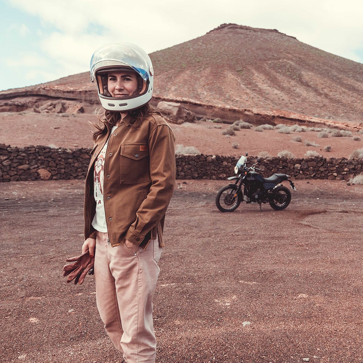 WILDUST｜アーマリス モト ジャケット｜ファブリック｜ダークキャメル｜モデル着用