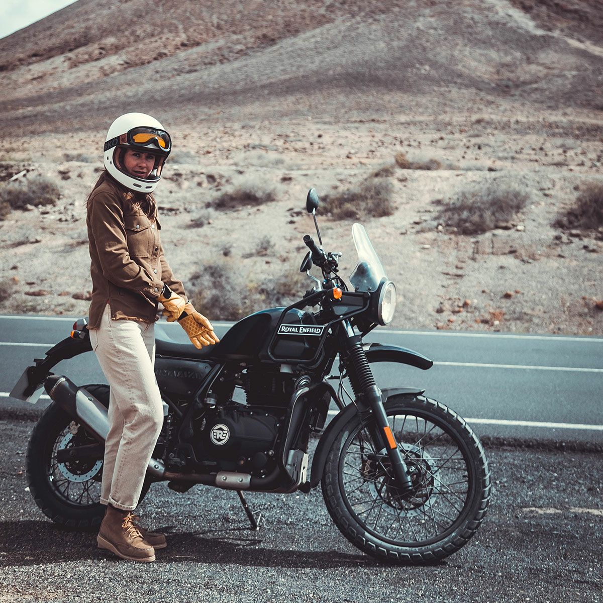 WILDUST｜アーマリス モト ジャケット｜ファブリック｜ダークキャメル｜モデル着用