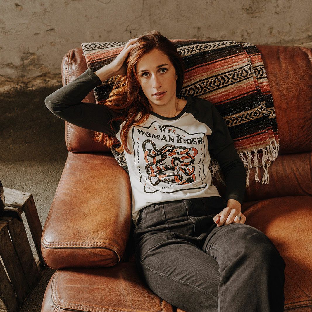 WILDUST｜ベースボール Tシャツ ワイルド WMN ライダー｜ロングスリーブ｜アイボリー×ブラック｜モデル着用