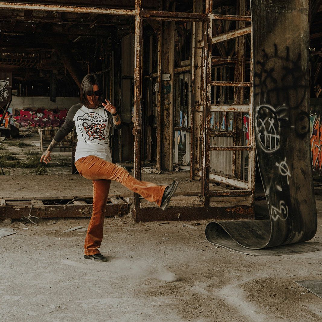 WILDUST｜ベースボール Tシャツ ワイルド WMN ライダー｜ロングスリーブ｜アイボリー×ブラック｜モデル着用