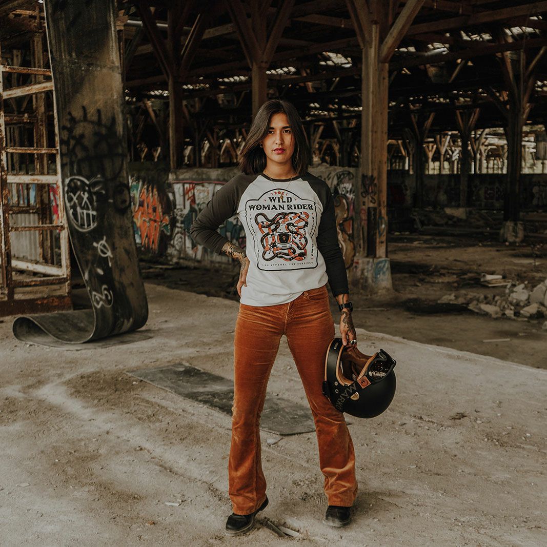 WILDUST｜ベースボール Tシャツ ワイルド WMN ライダー｜ロングスリーブ｜アイボリー×ブラック｜モデル着用