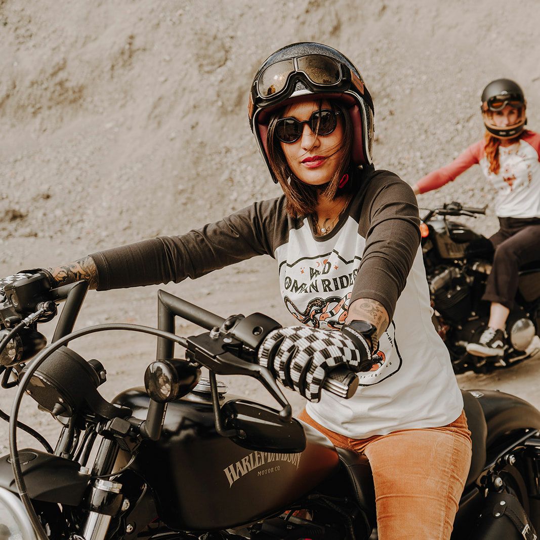 WILDUST｜ベースボール Tシャツ ワイルド WMN ライダー｜ロングスリーブ｜アイボリー×ブラック｜モデル着用