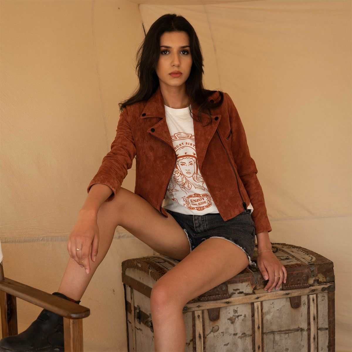 WILDUST｜ワイルド ウェスト Tシャツ｜エクリュ｜モデル着用