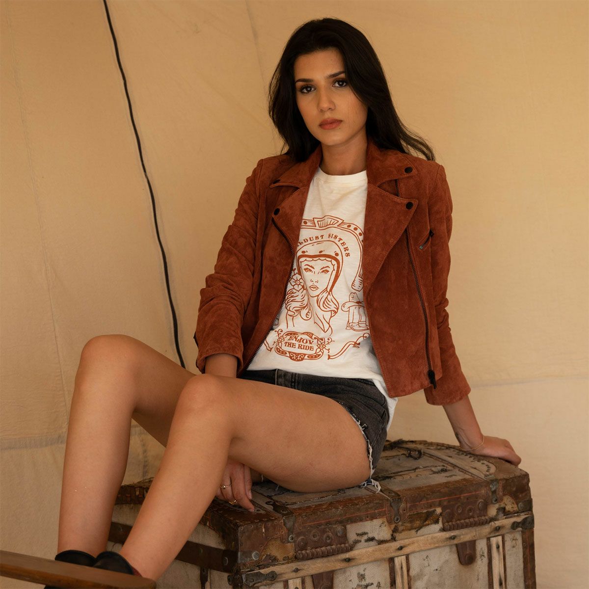 WILDUST｜ワイルド ウェスト Tシャツ｜エクリュ｜モデル着用