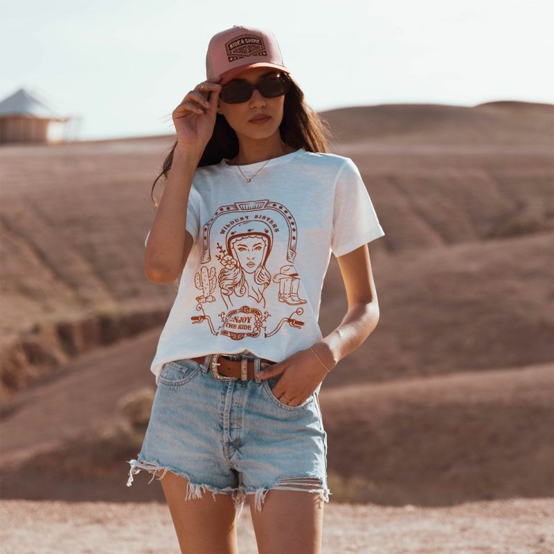 WILDUST｜ワイルド ウェスト Tシャツ｜エクリュ｜モデル着用