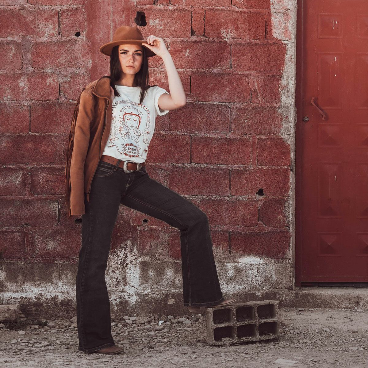 WILDUST｜ワイルド ウェスト Tシャツ｜エクリュ｜モデル着用