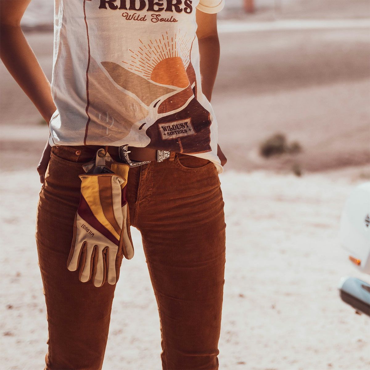 WILDUST｜モーターサイクル グローブ｜3シーズン｜ホワイト｜モデル着用