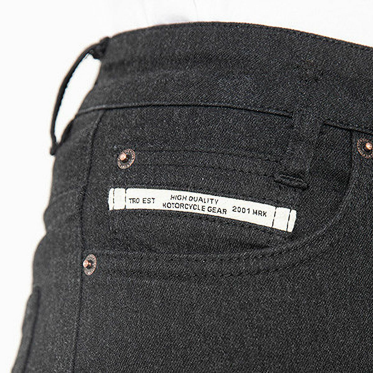 John Doe｜ルビー ジーンズ ウーマン｜デニム｜ブラック｜モデル着用