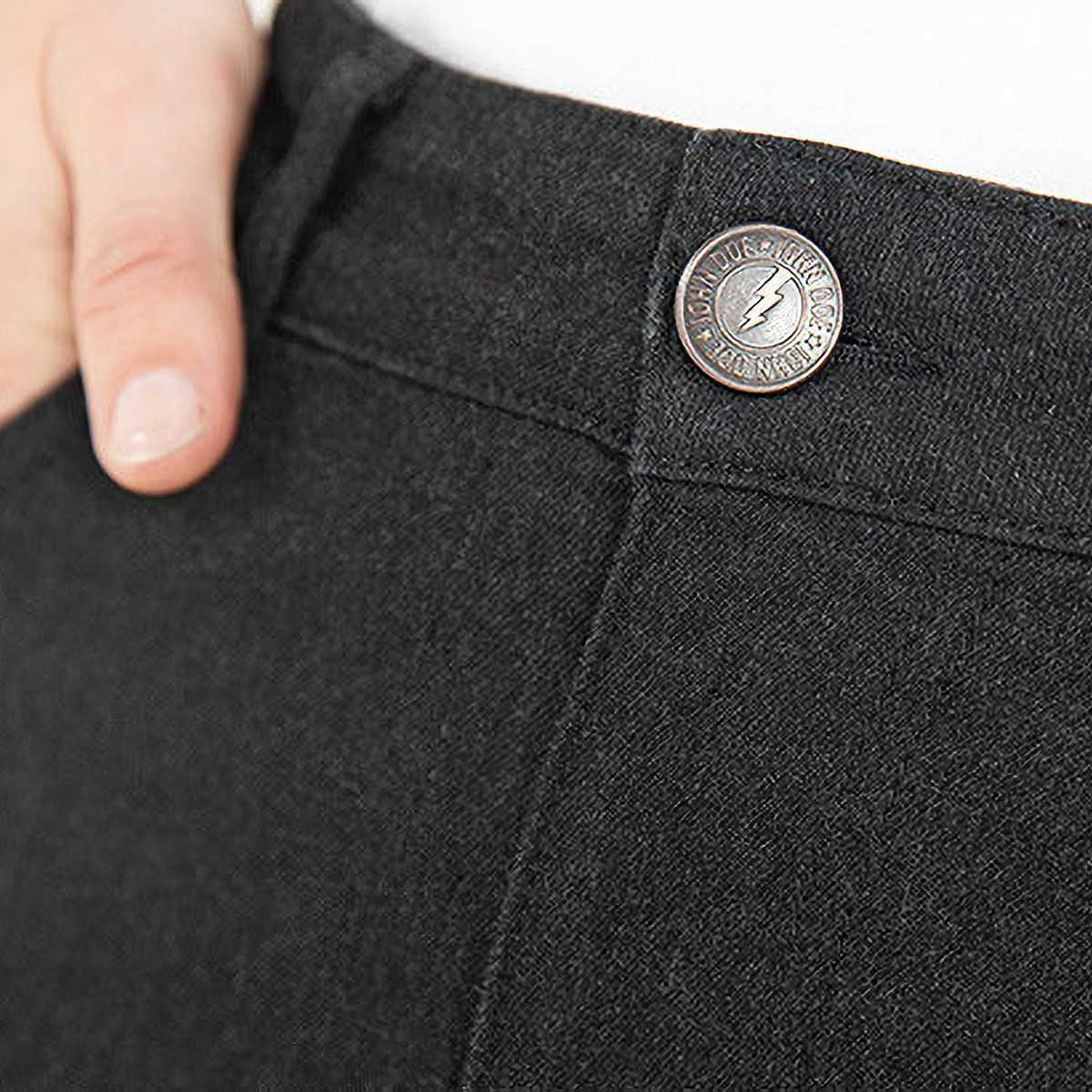 John Doe｜ルビー ジーンズ ウーマン｜デニム｜ブラック｜モデル着用