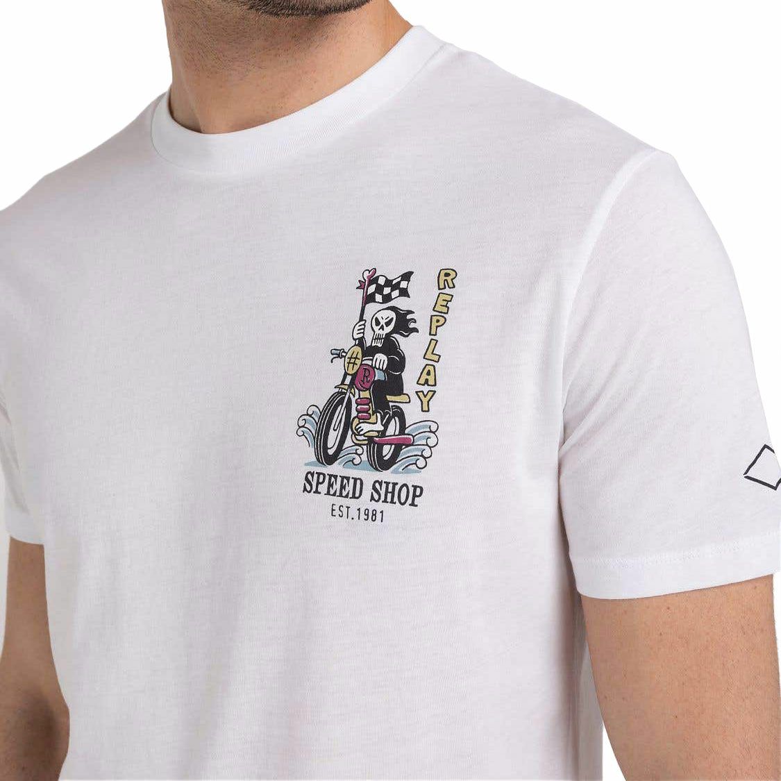 Replay｜レーサープリント Ｔシャツ｜ホワイト｜モデル着用