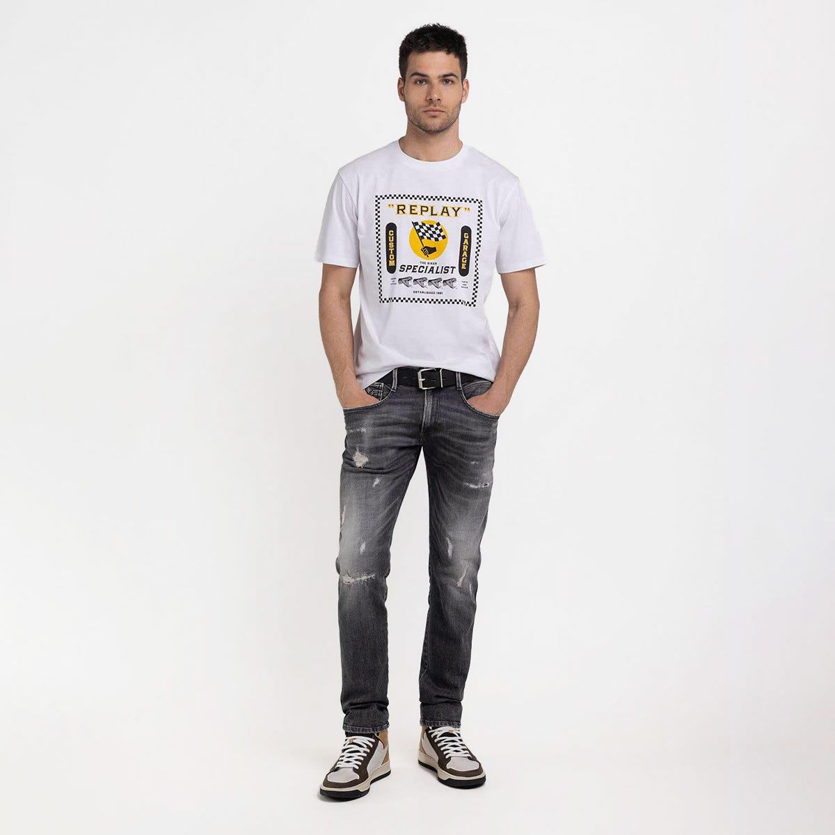 Replay｜バイカープリント クルーネック Tシャツ｜ホワイト｜モデル着用