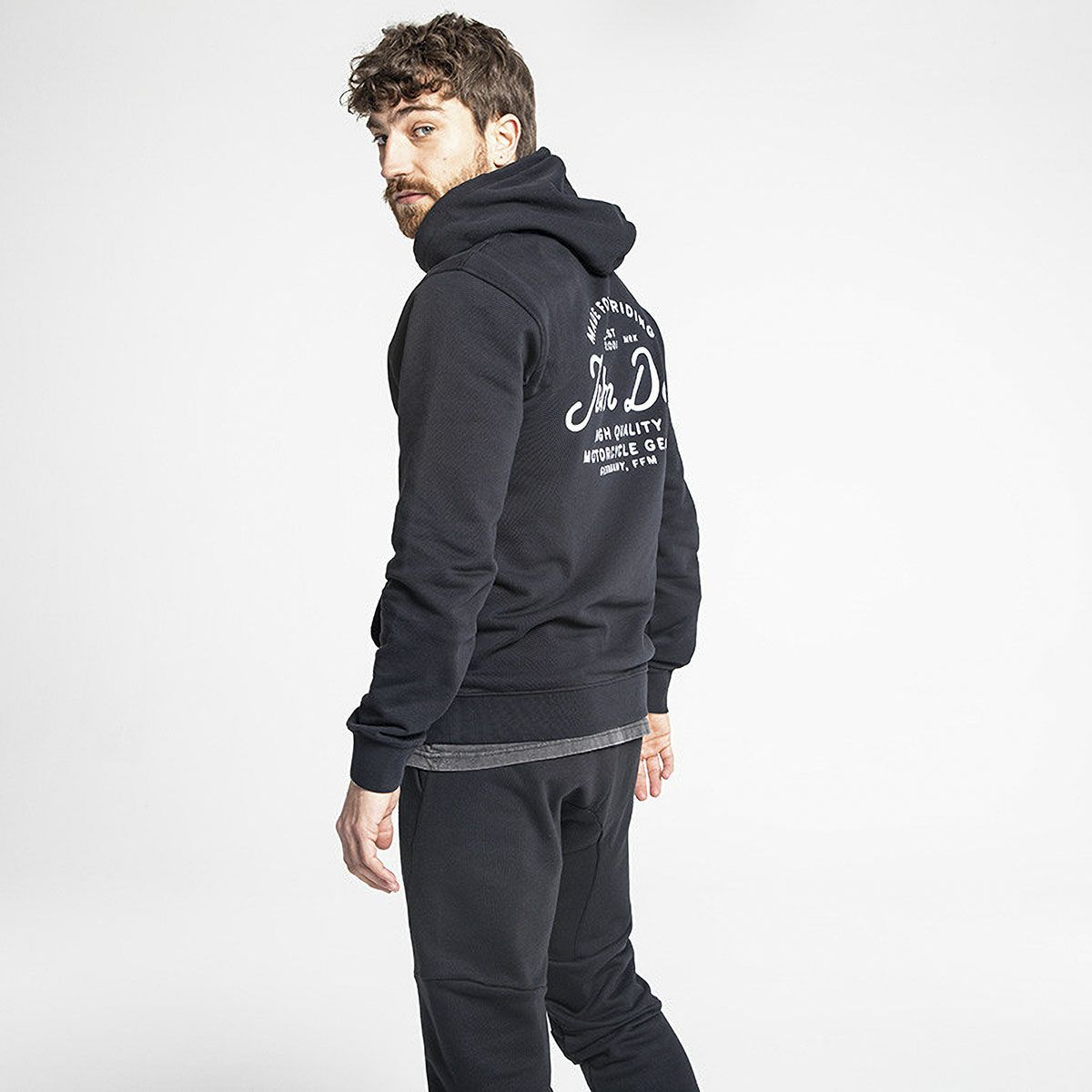 John Doe｜ジョガー XTM パンツ｜その他パンツ｜ブラック｜モデル着用