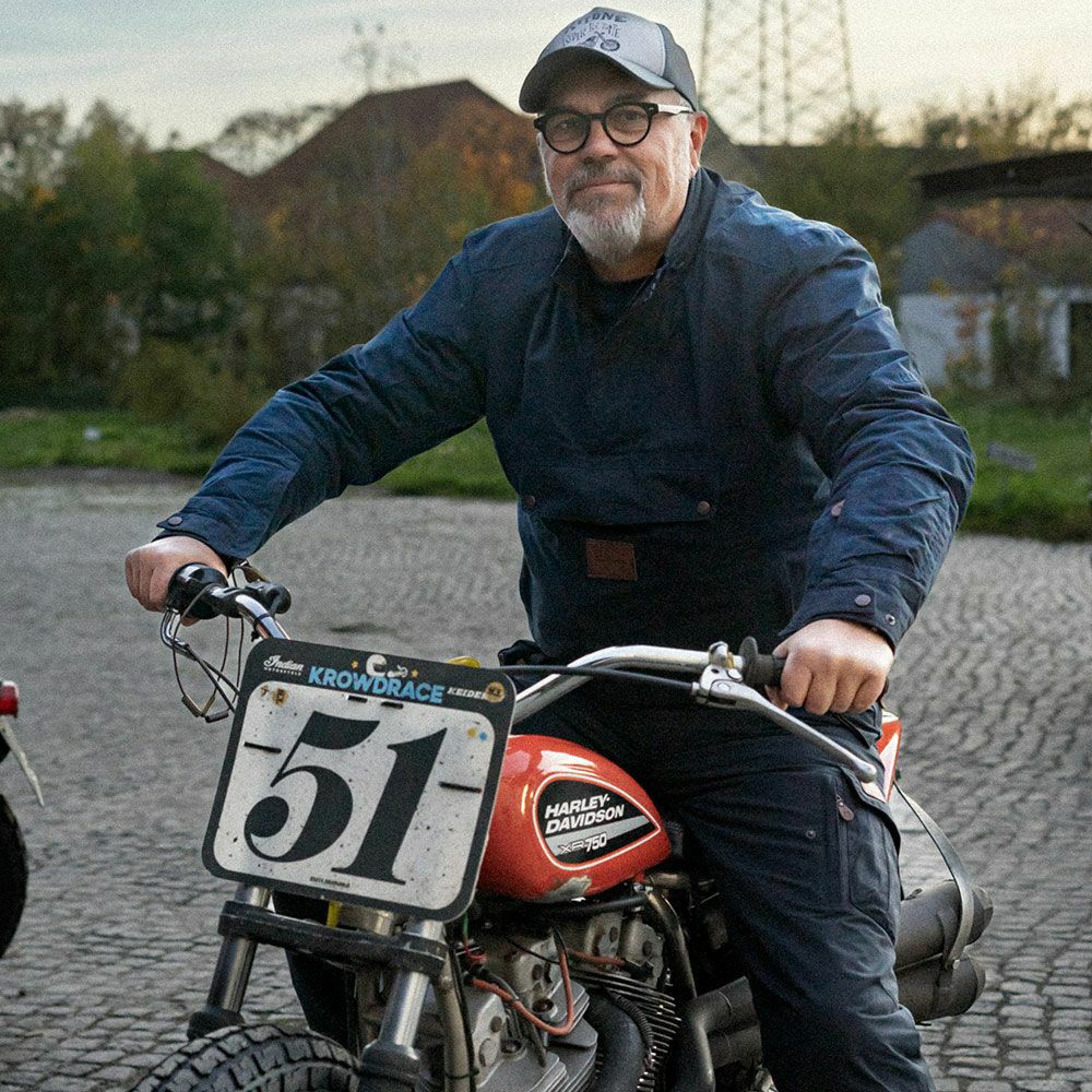 North of Berlin｜ライディング ノース アノラク｜ファブリック｜ネイビー｜モデル着用