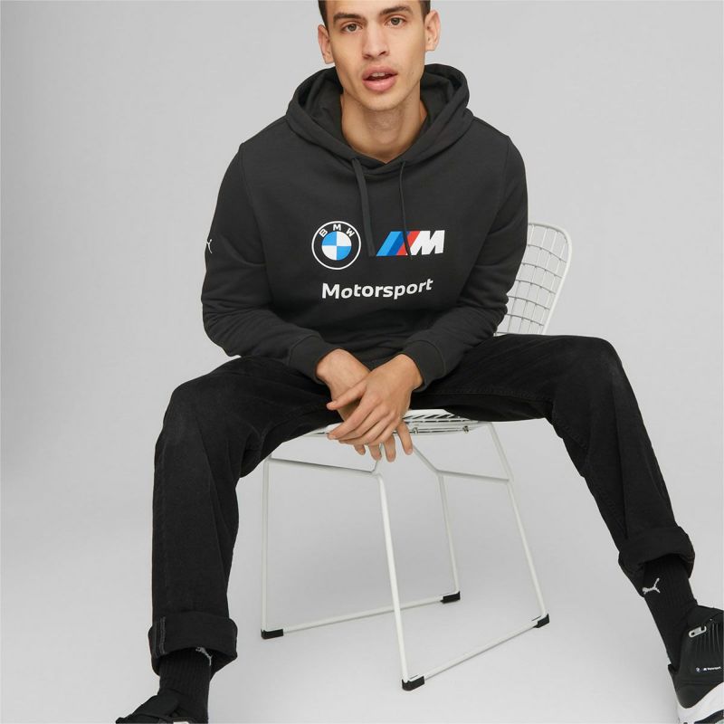 BMW PUMA｜BMW FT エッセンシャル フーディー｜ブラック｜モデル着用