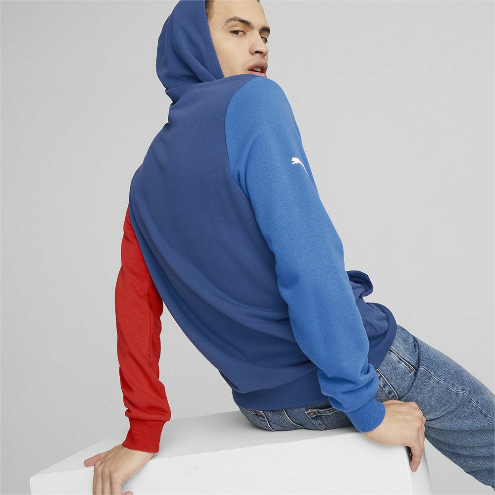 BMW PUMA｜BMW FT エッセンシャル フーディー｜ブルー｜モデル着用