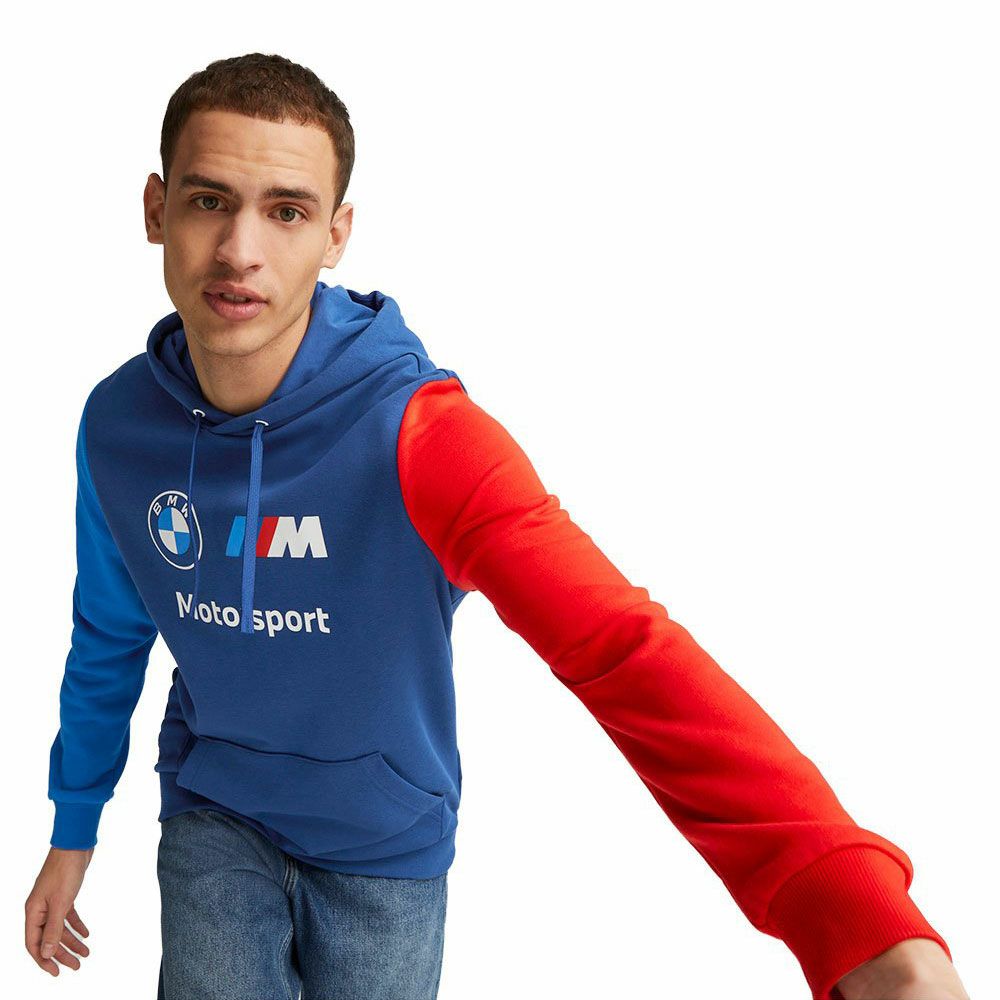 BMW PUMA｜BMW FT エッセンシャル フーディー｜ブルー｜モデル着用