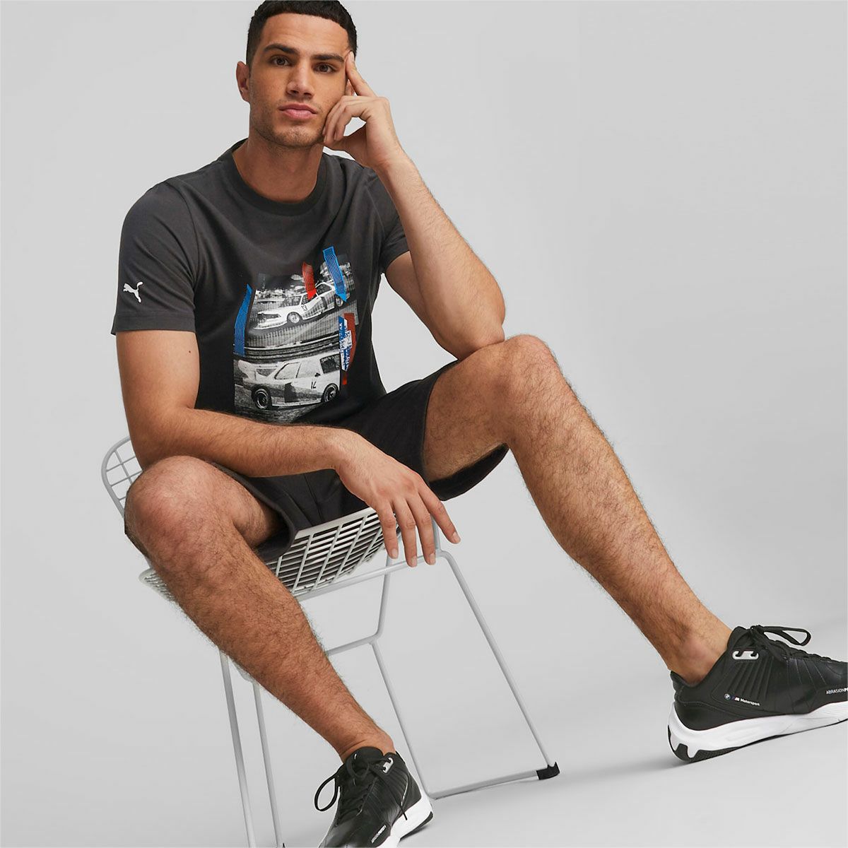 BMW PUMA｜BMW グラフィック Tシャツ｜ブラック｜モデル着用