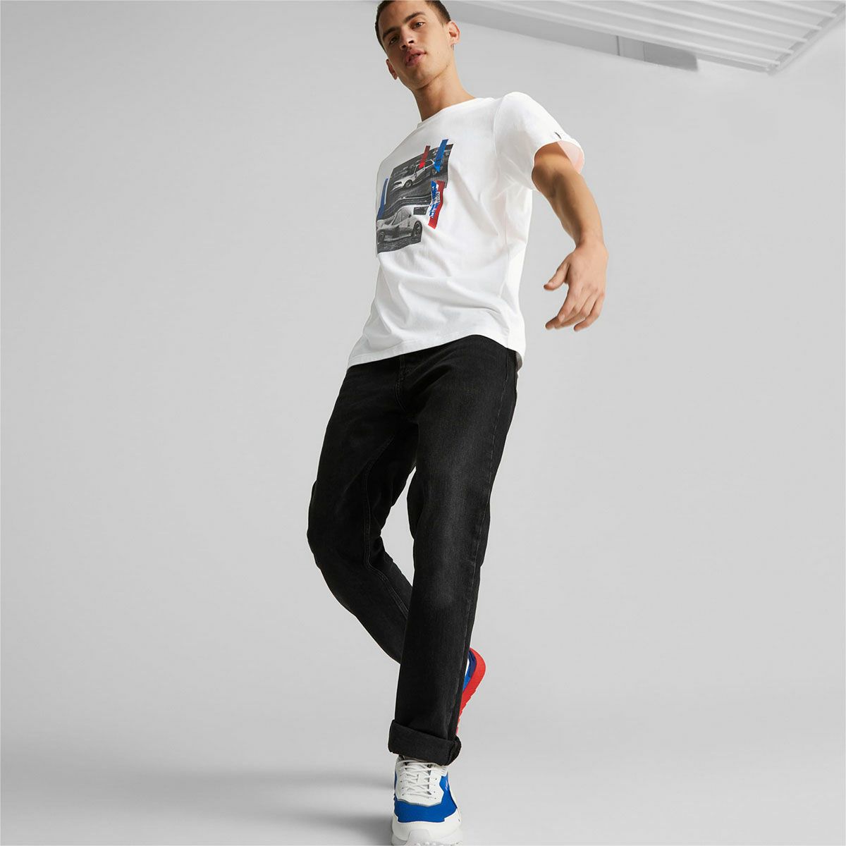 BMW PUMA｜BMW グラフィック Tシャツ｜ホワイト｜モデル着用
