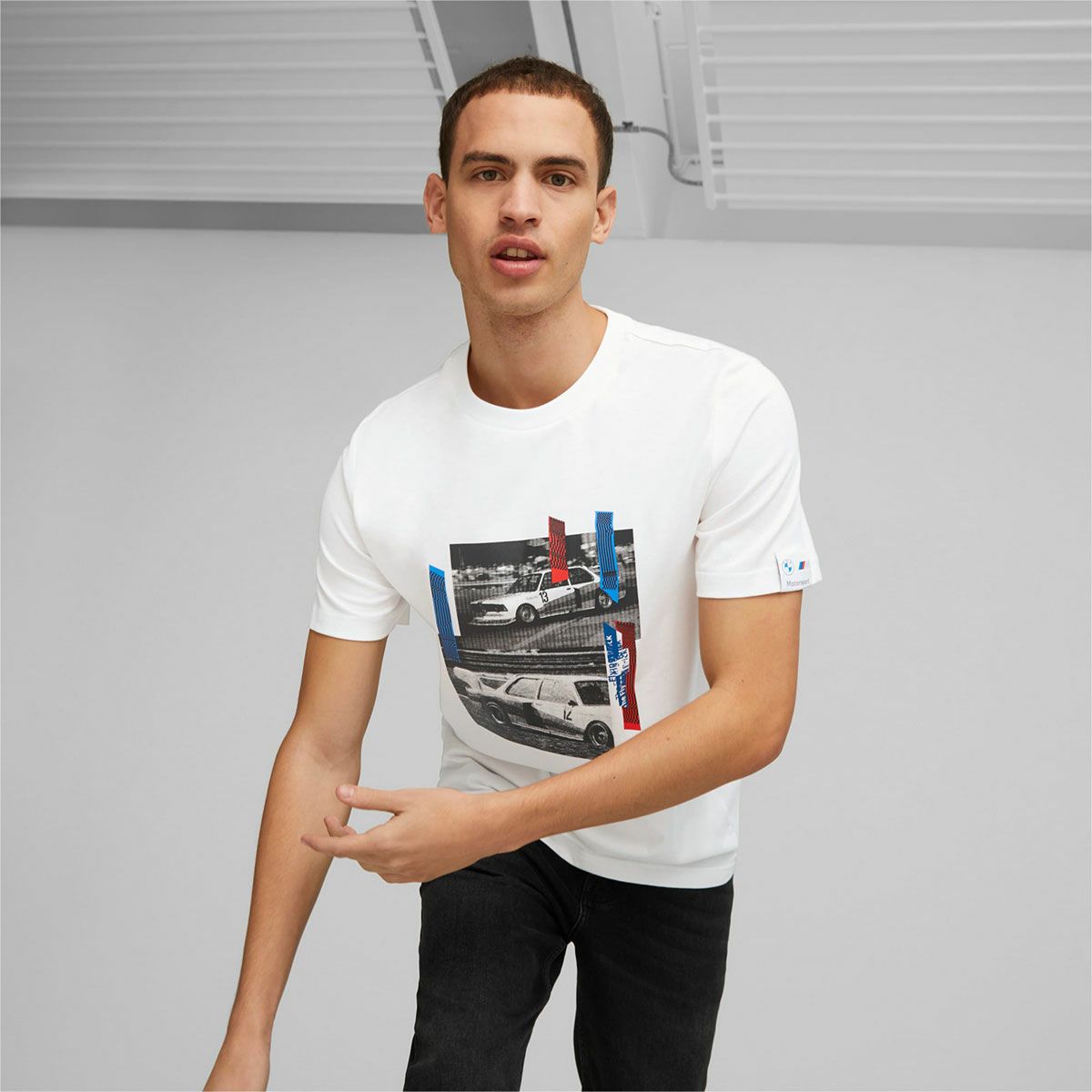 BMW PUMA｜BMW グラフィック Tシャツ｜ホワイト｜モデル着用