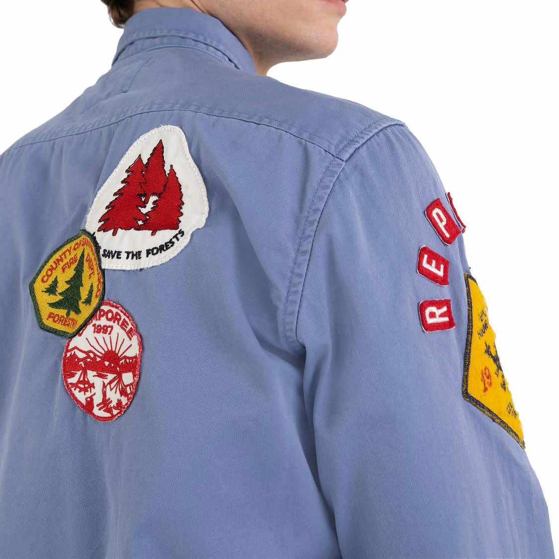 Replay｜コットンツイル パッチ シャツ｜パウダーブルー｜モデル着用