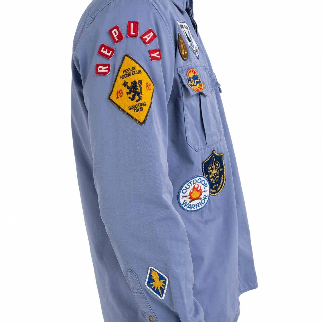 Replay｜コットンツイル パッチ シャツ｜パウダーブルー｜モデル着用