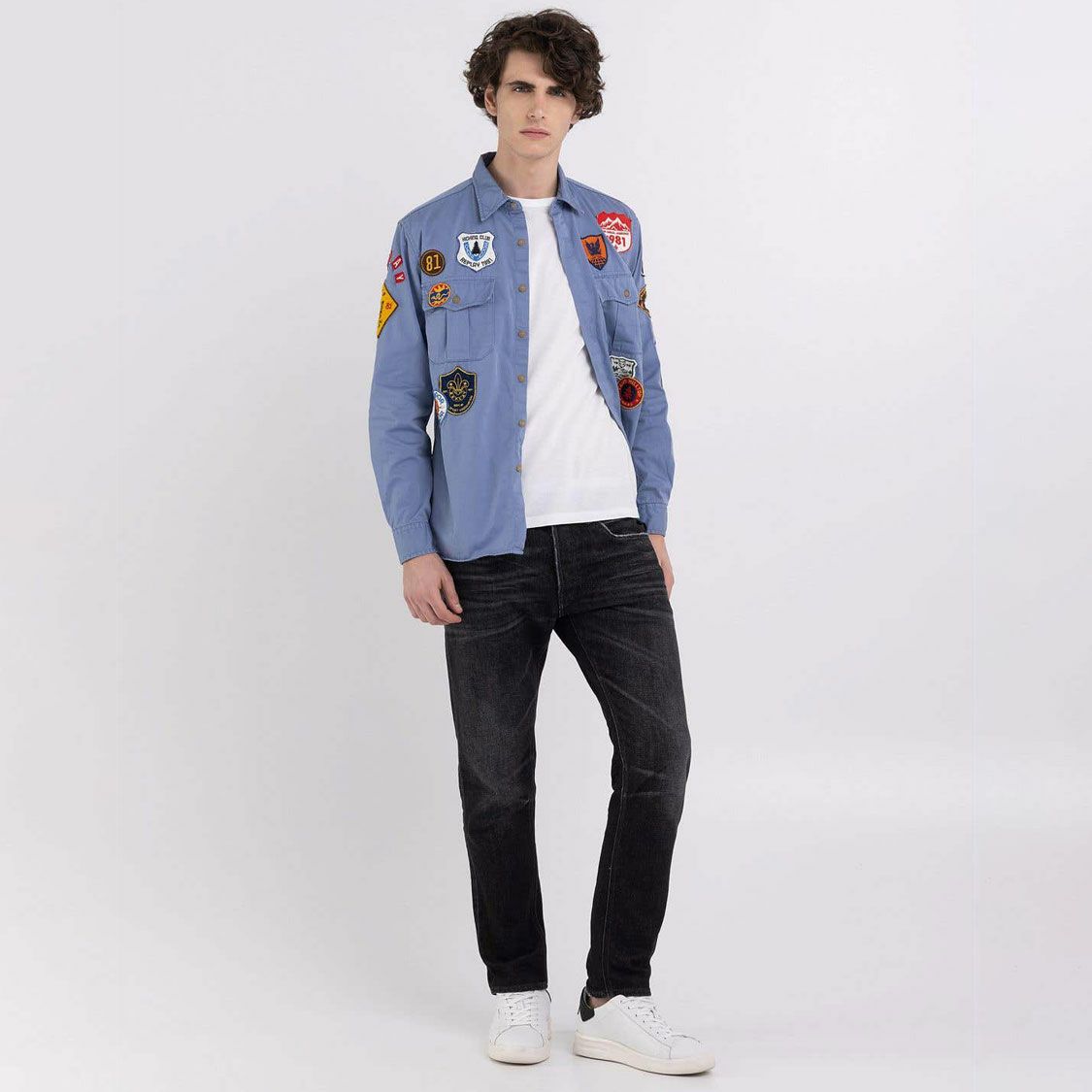 Replay｜コットンツイル パッチ シャツ｜パウダーブルー｜モデル着用