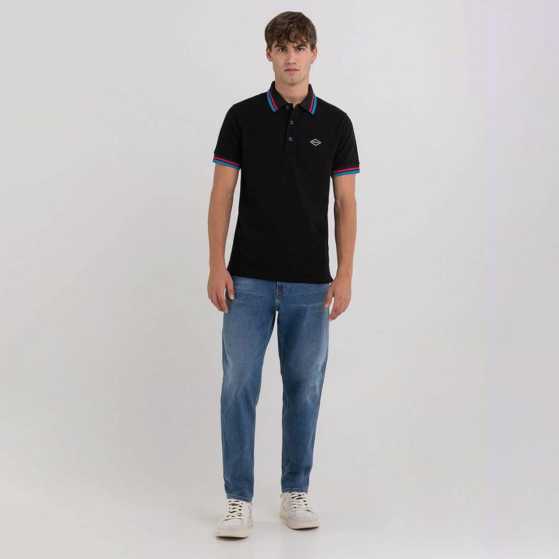 Replay｜コントラストカラーエッジ ポロシャツ｜ブラック｜モデル着用