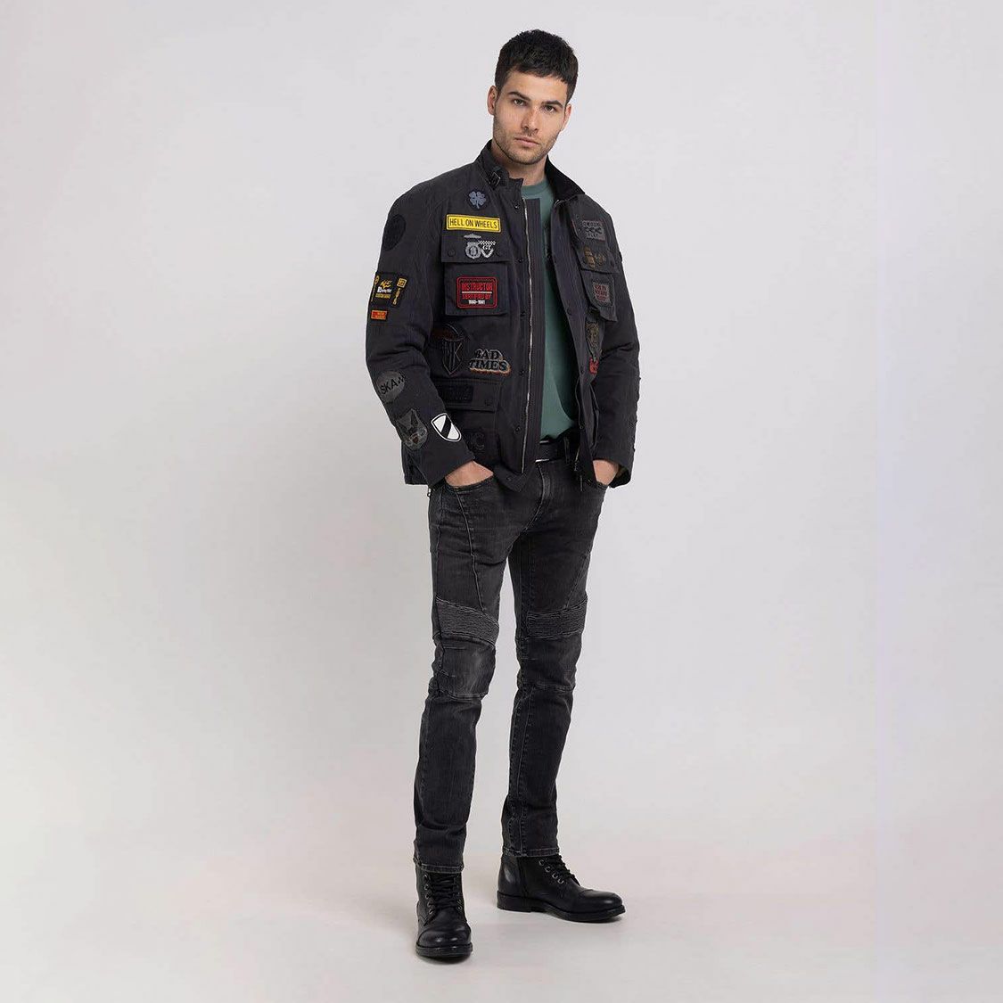 Replay｜ワックスドナイロン ライダーズパッチ バイカージャケット｜ファブリック｜パイレーツブラック｜モデル着用