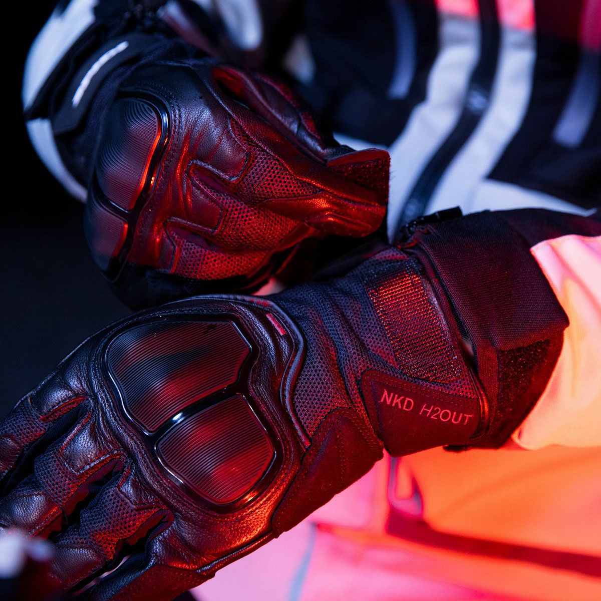 SPIDI｜NKD H2アウト グローブ｜3シーズン｜ブラック｜モデル着用