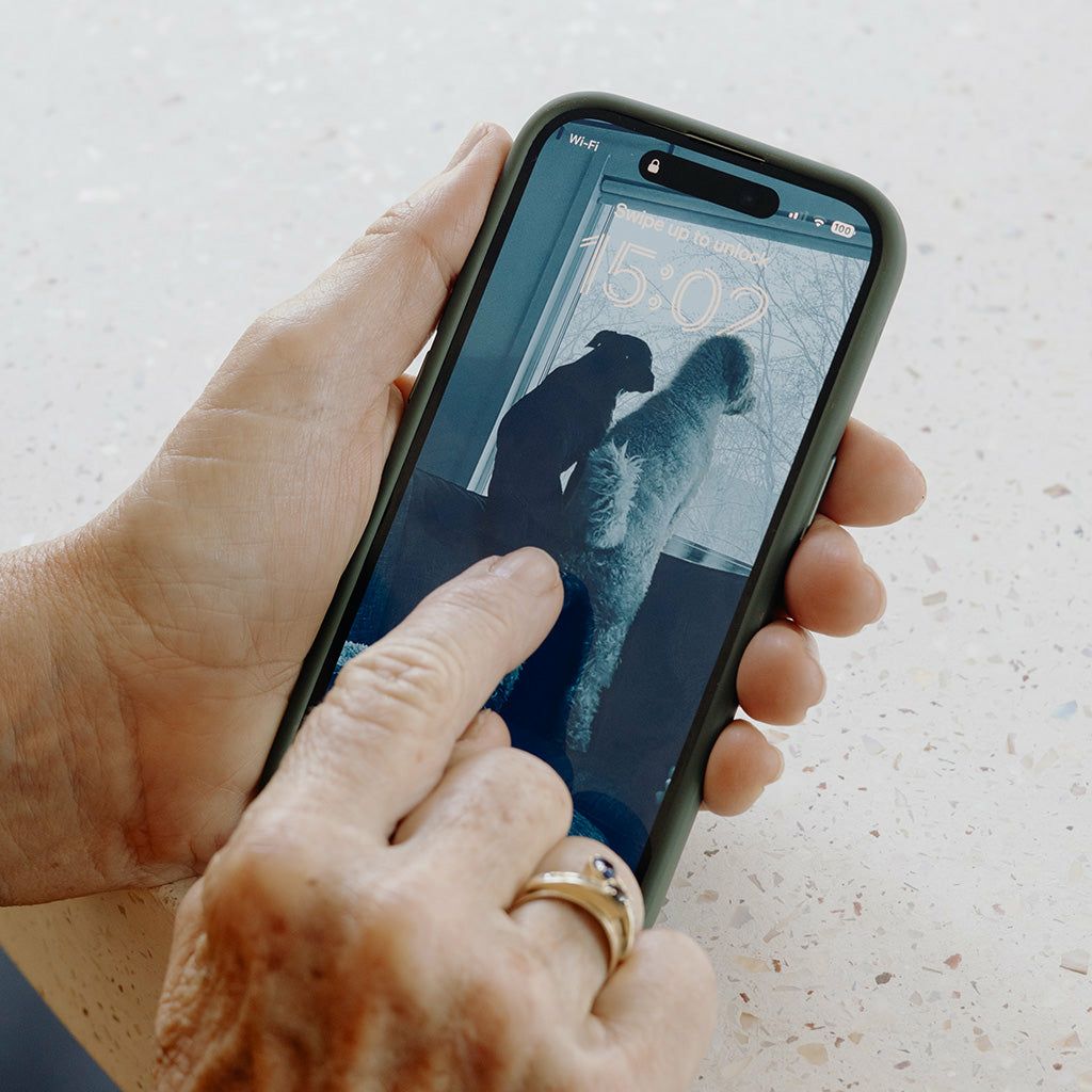 Peak Design｜エブリデイループケース iPhone15 Pro V2｜その他雑貨｜使用イメージ