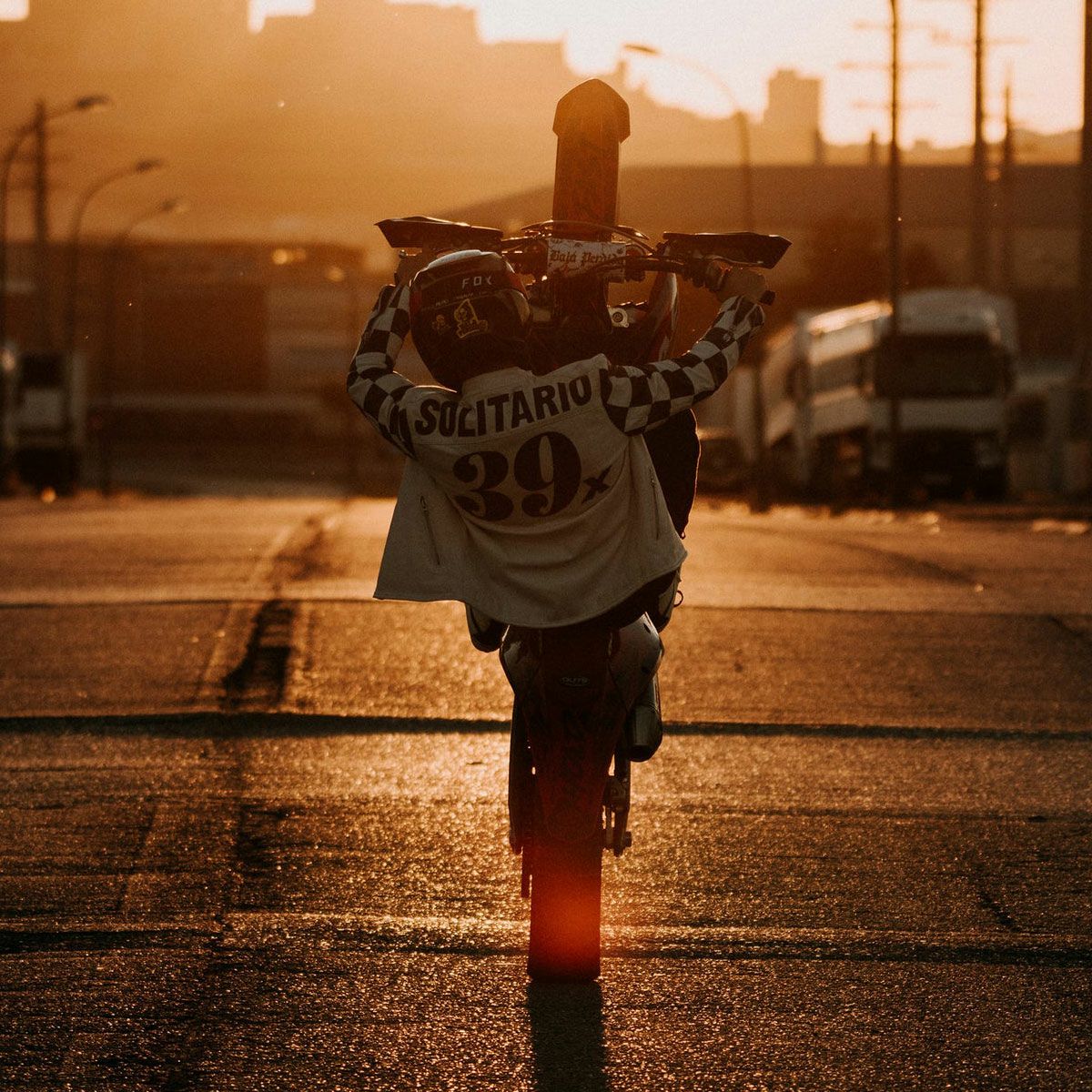 El Solitario｜クラーケン ストリート レーシング ジャケット｜レザー｜ホワイト×ブラック｜モデル着用