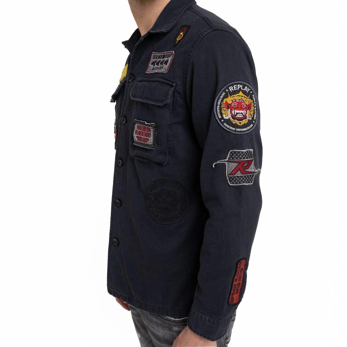 Replay｜レーサーパッチシャツ｜チャコール｜モデル着用