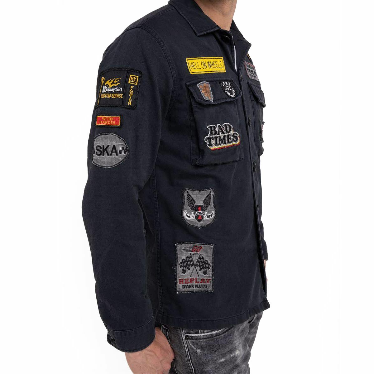 Replay｜レーサーパッチシャツ｜チャコール｜モデル着用