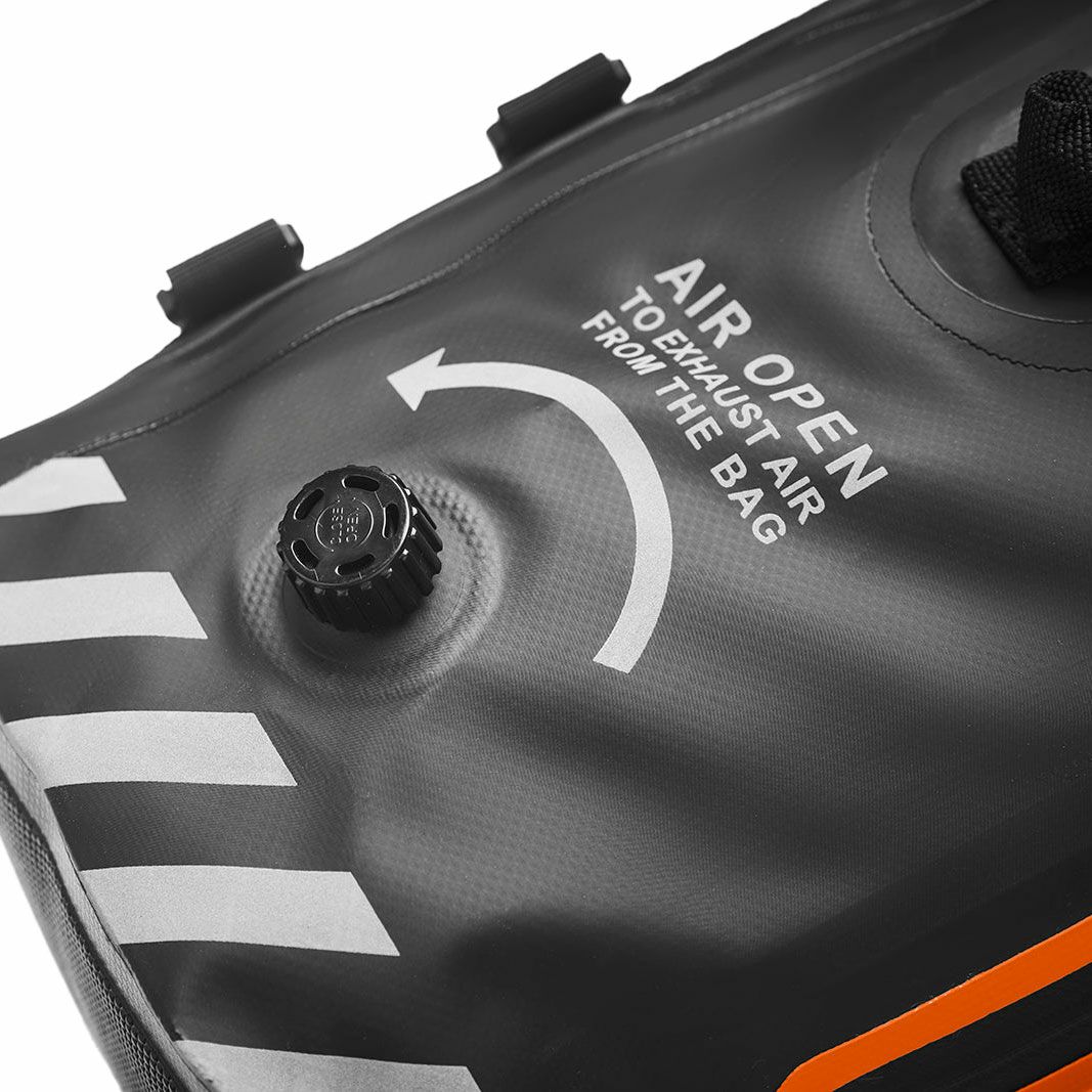 Fuel Motorcycles｜エクスペディション バックパック｜ブラック×オレンジ