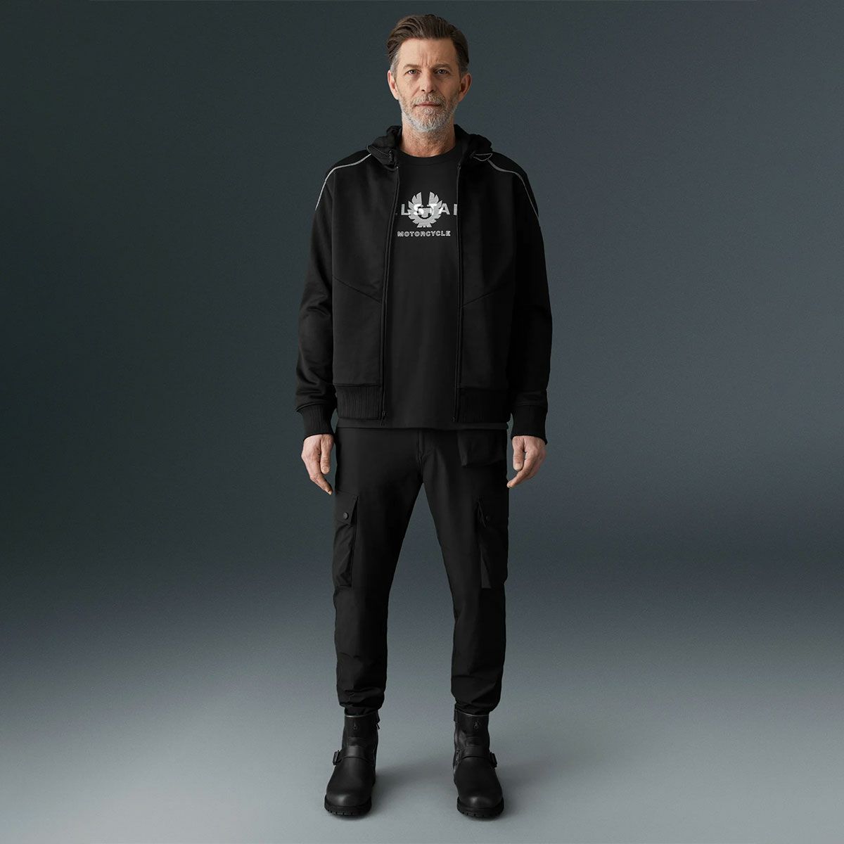 BELSTAFF｜アンブロークン Tシャツ｜ブラック｜モデル着用