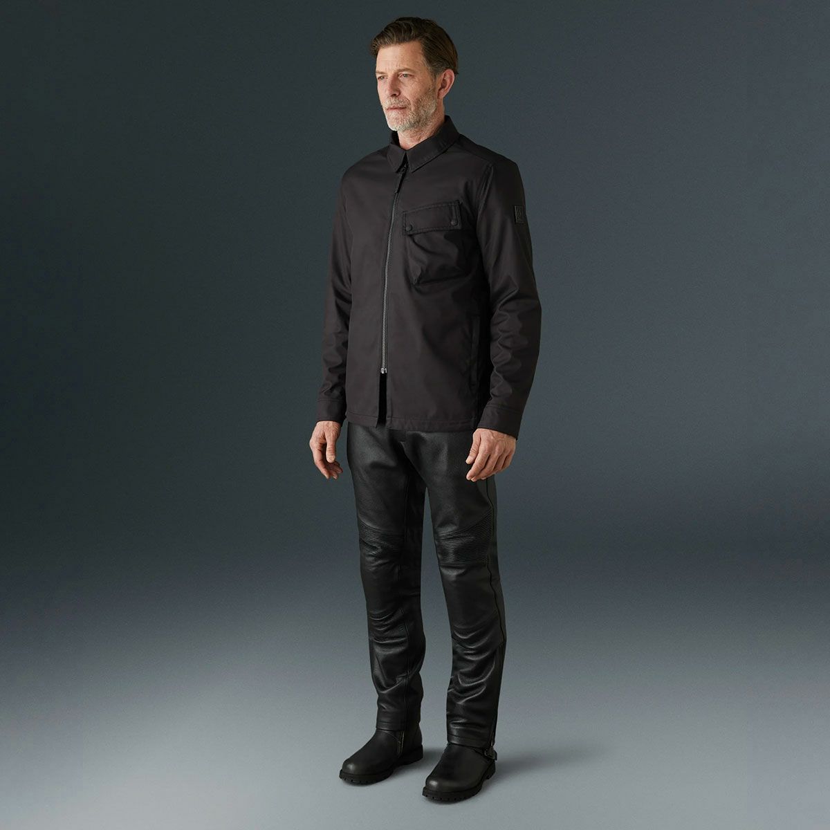 BELSTAFF｜シロッコ モーターサイクル オーバーシャツ｜ファブリック｜ブラック｜モデル着用