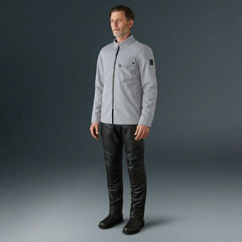 BELSTAFF｜シロッコ モーターサイクル オーバーシャツ｜ファブリック｜グラナイトグレー｜モデル着用