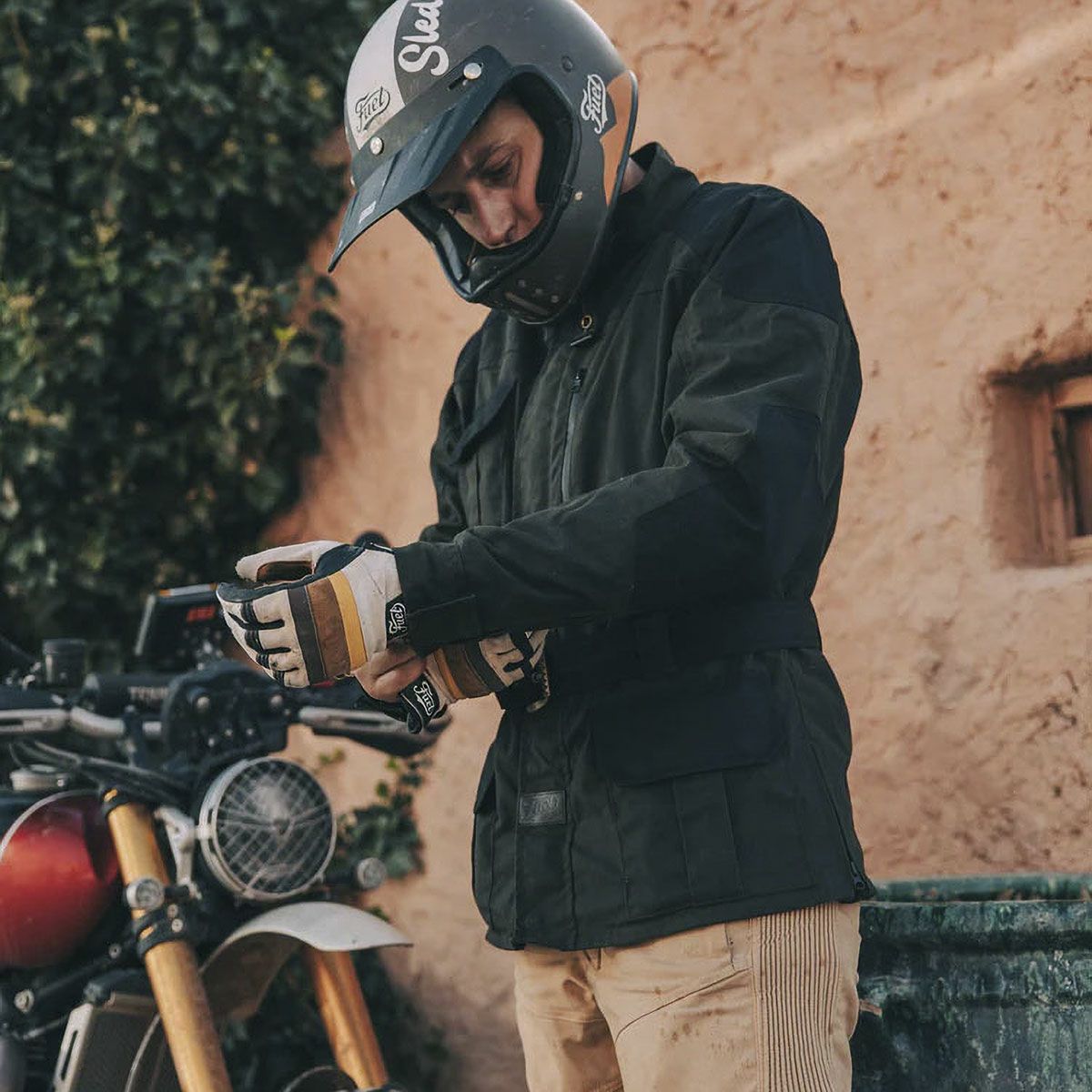 Fuel Motorcycles｜バンカー ジャケット｜ファブリック｜オリーブ｜モデル着用