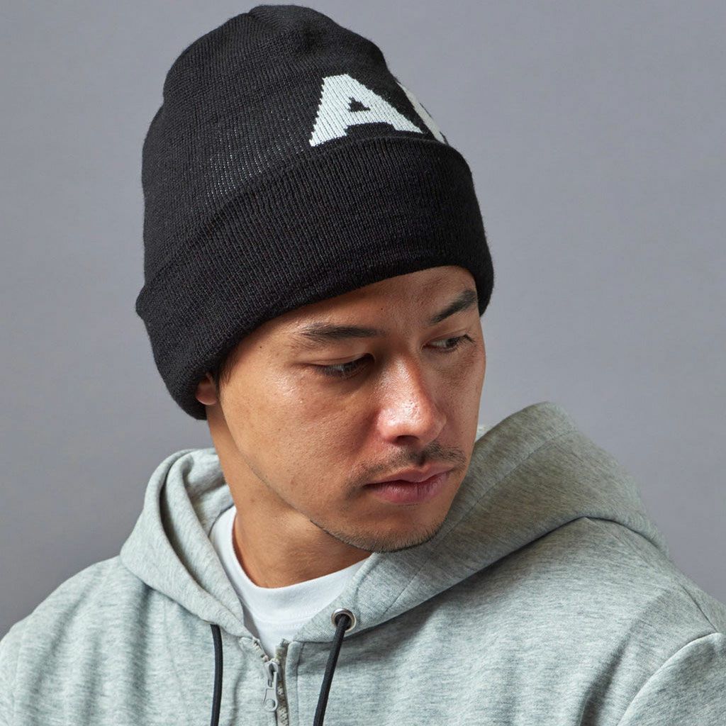 ARTA｜ニューエラ ARTA ニット キャップ ジャガード｜帽子｜ブラック×ホワイト｜モデル着用