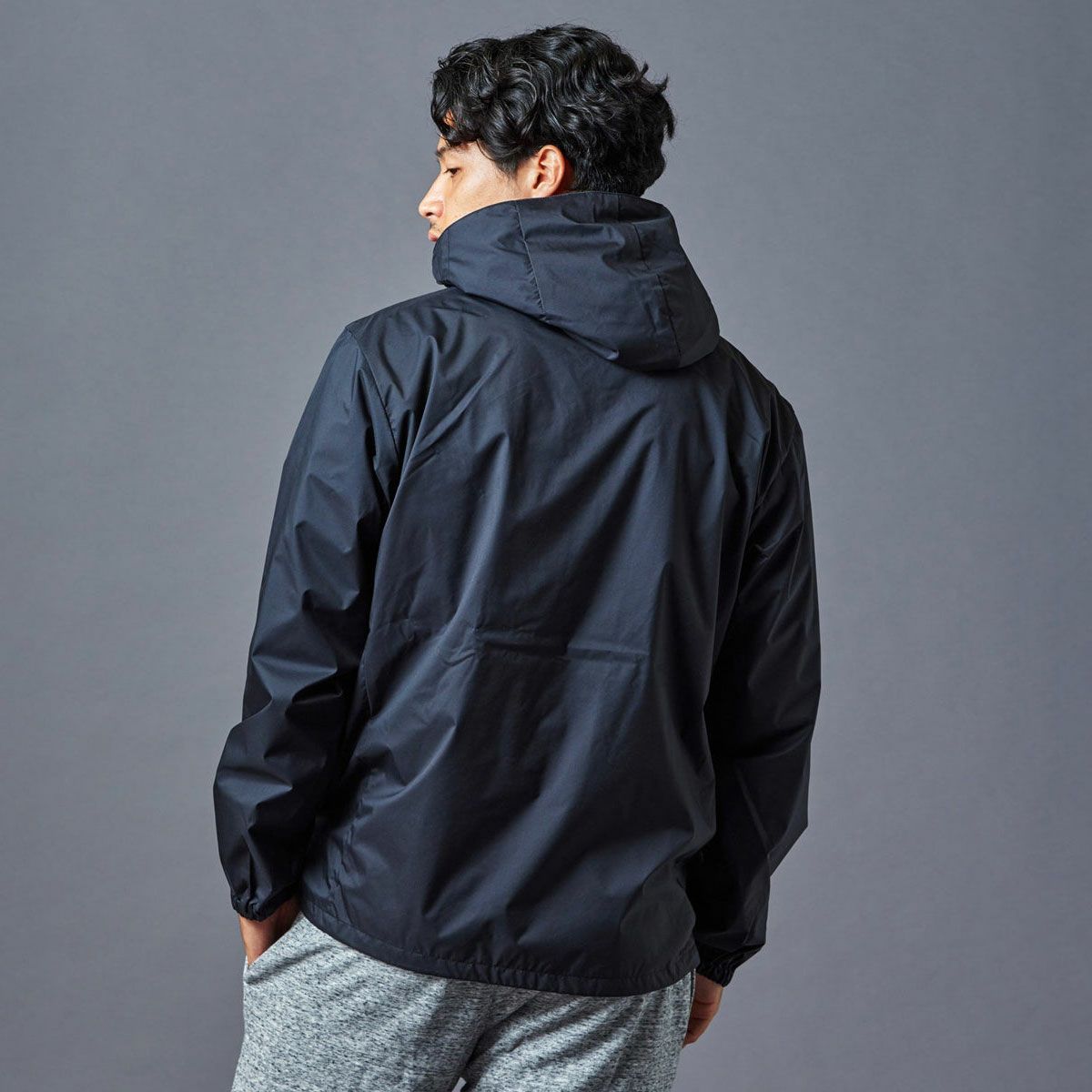 ARTA｜ARTA マウンテン パーカー｜ウィンドブレーカー｜ブラック｜モデル着用