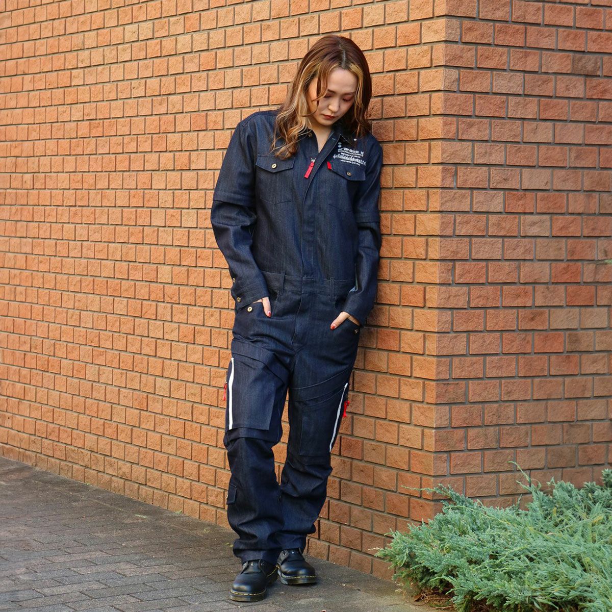 SHINICHIRO ARAKAWA｜オペラ｜オーバーオール｜インディゴ×ヒッコリー｜モデル着用