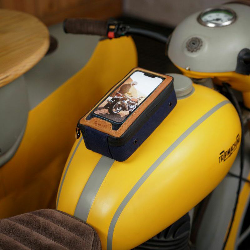 Trip Machine｜ナビゲーター｜タンクバック｜ブルー×タン｜使用イメージ