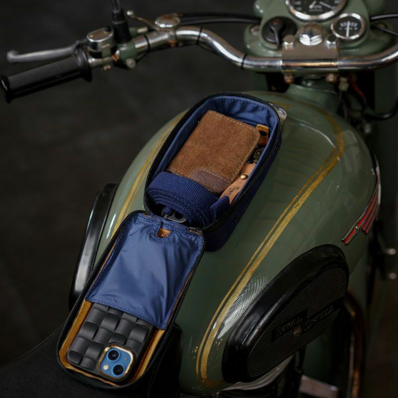 Trip Machine｜ナビゲーター｜タンクバック｜ブルー×タン｜使用イメージ