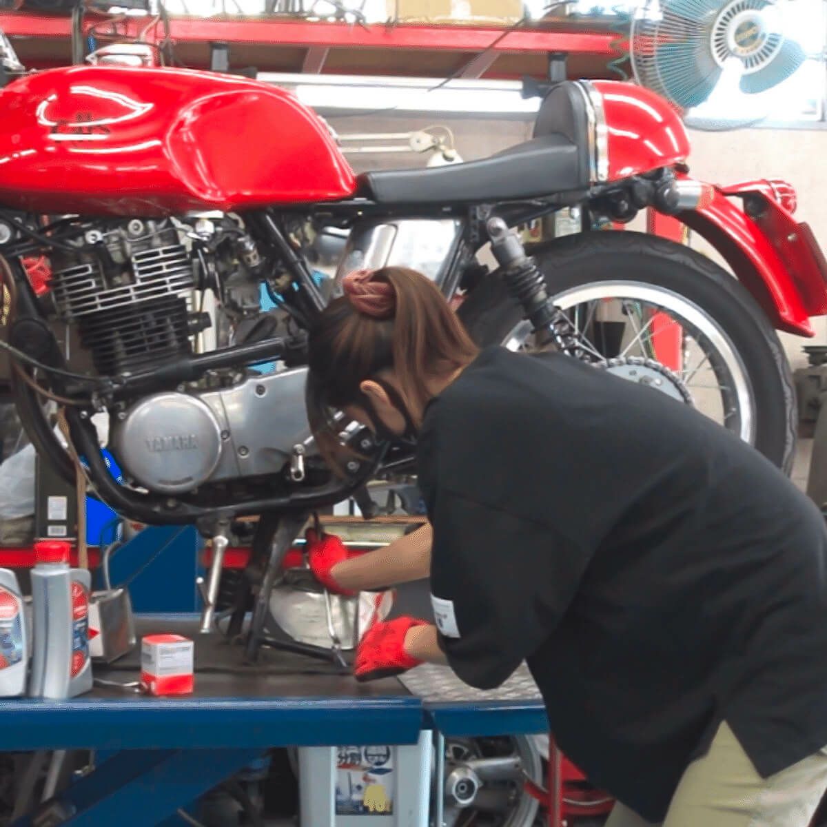 PERTAMINA｜エンスージアストオイル 10W-40 部分合成油 1Lボトル （The Enthusiast Oil）｜その他雑貨