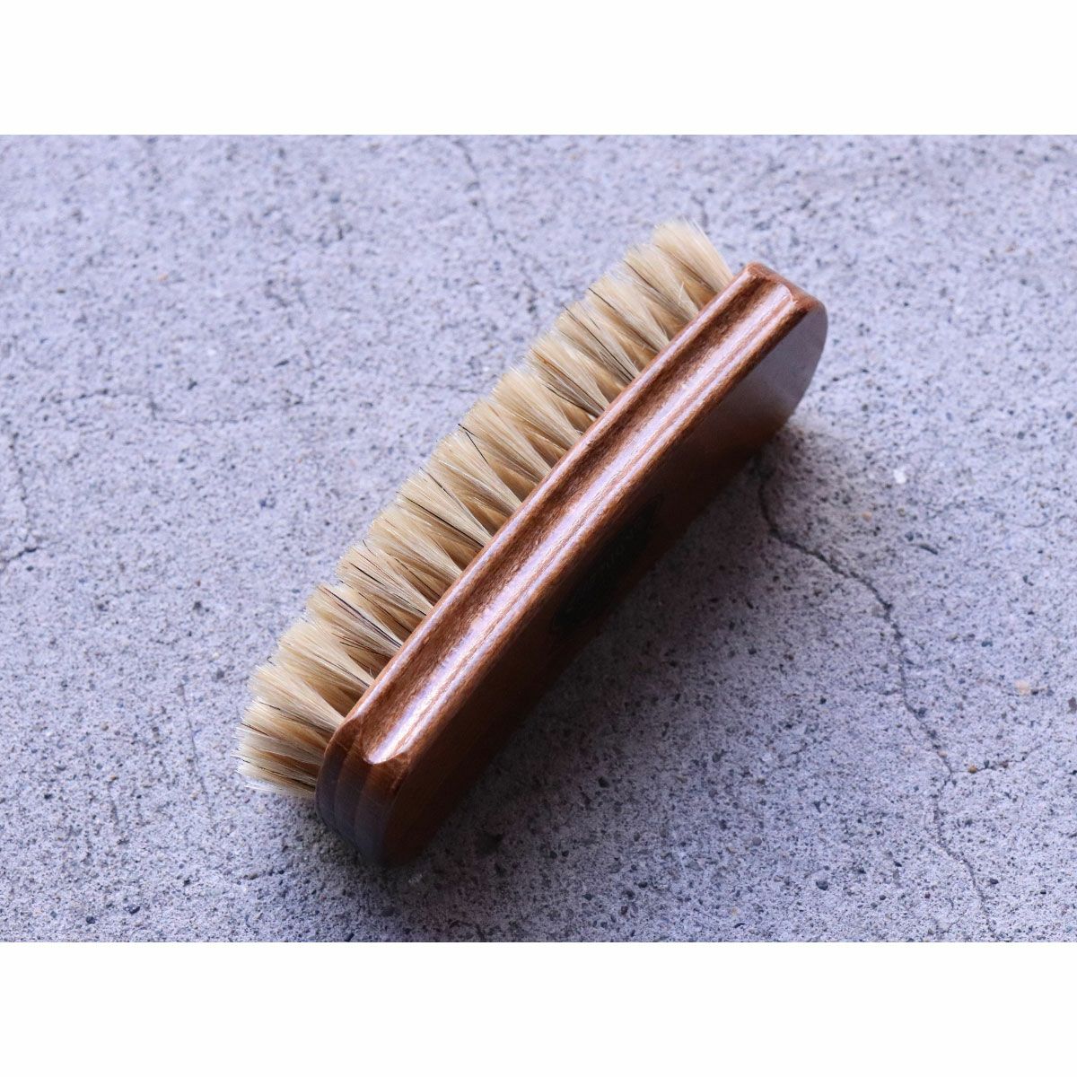 M.MOWBRAY｜サドルアップ ピッグブラシ｜レザーケア