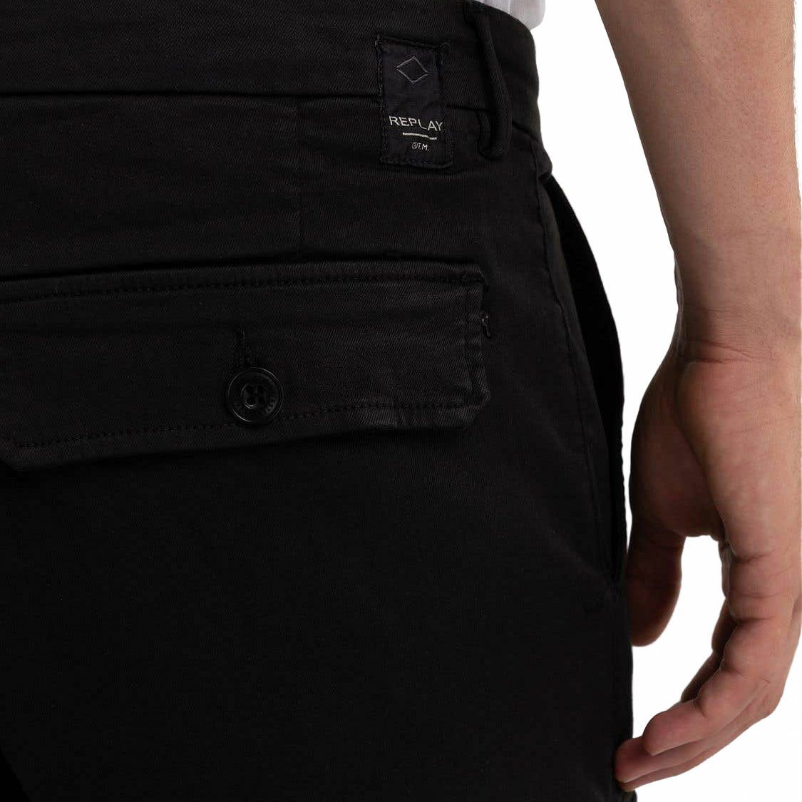 Replay｜JAAN スリムフィット ジーンズ｜チノ・カーゴ｜ブラック｜モデル着用