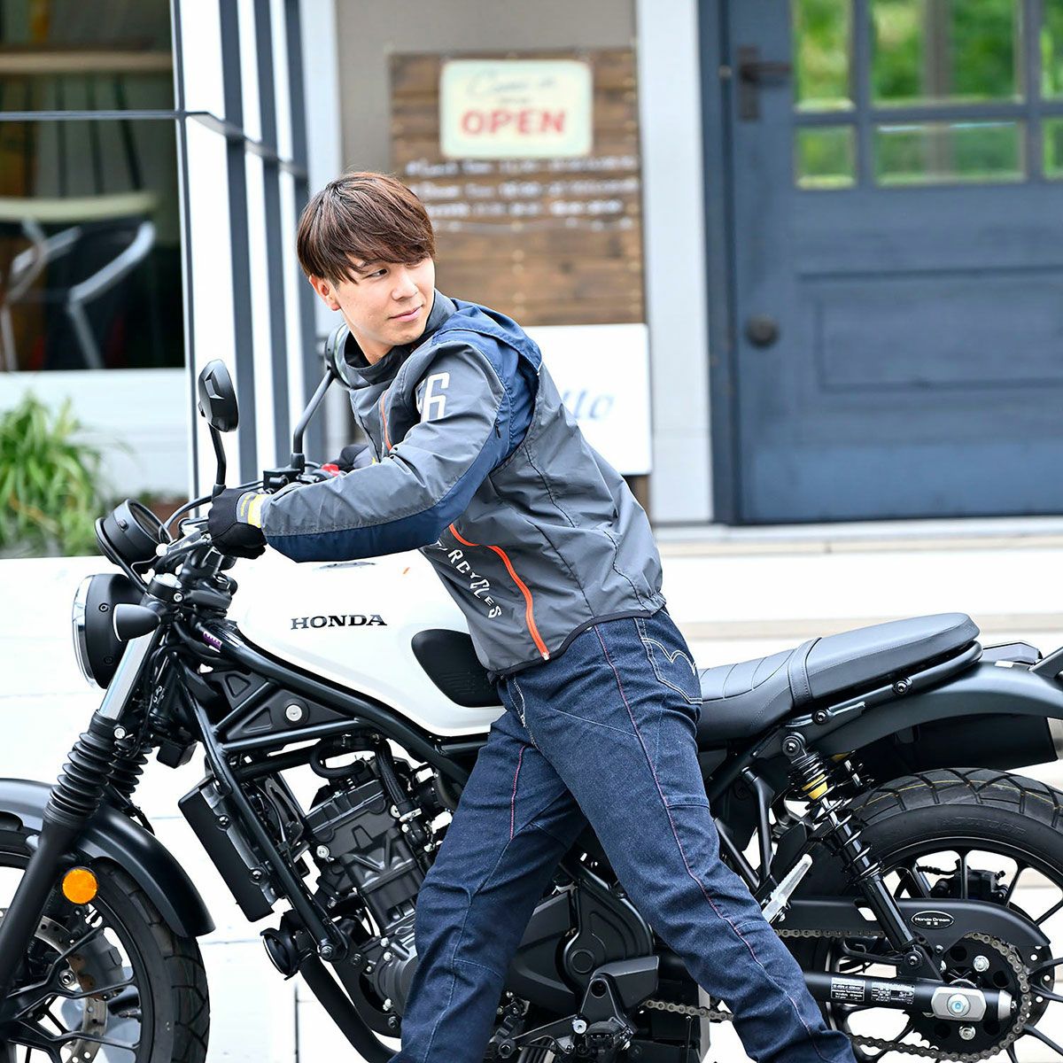 56design｜アーク ジップ ジャケット｜ファブリック｜ダークグレー×ネイビー｜モデル着用